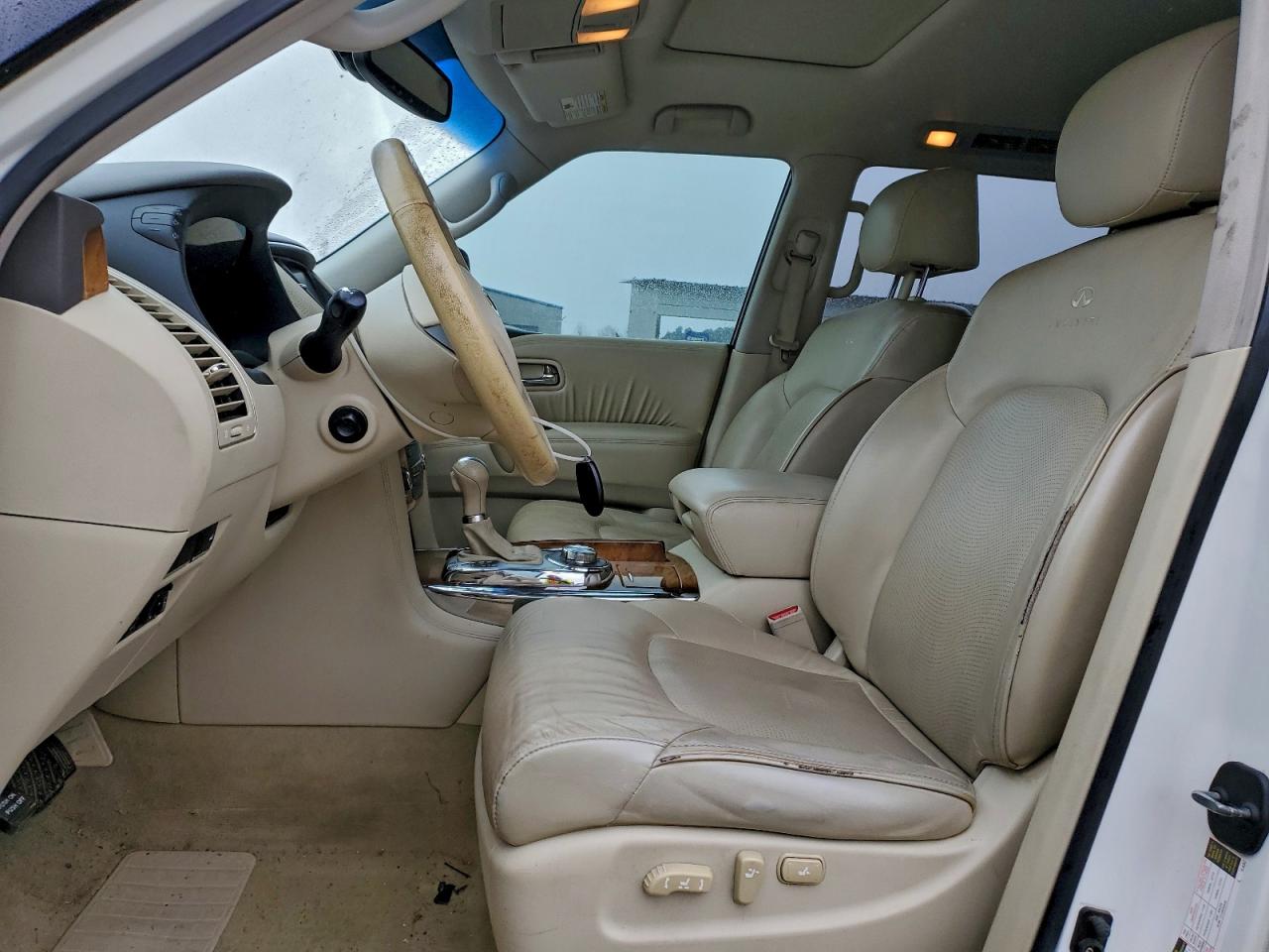 2012 INFINITI QX56 photo 13