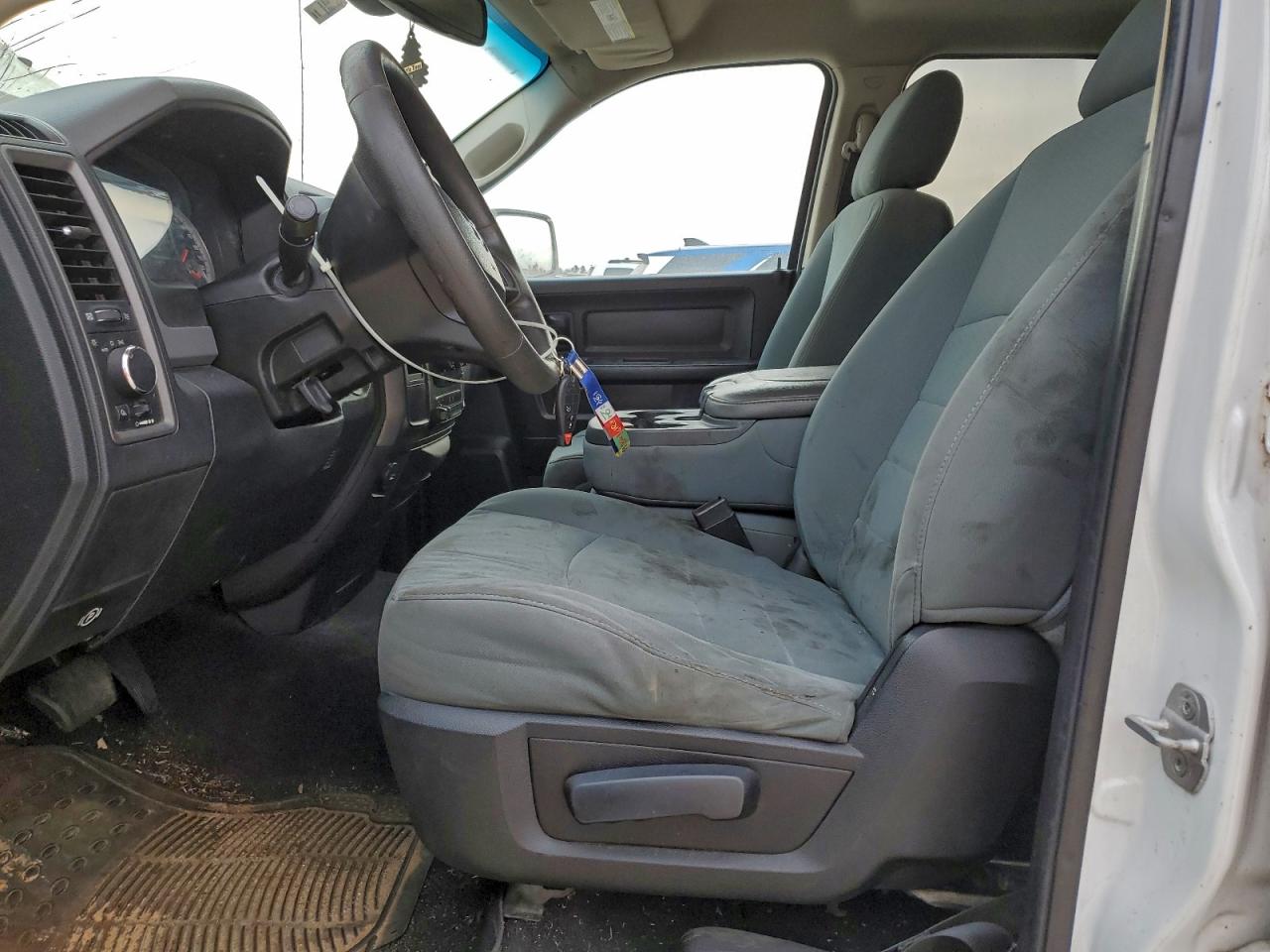 2013 RAM 1500 ST photo 13