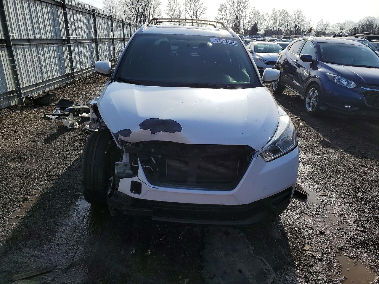 2018 NISSAN KICKS S photo 5