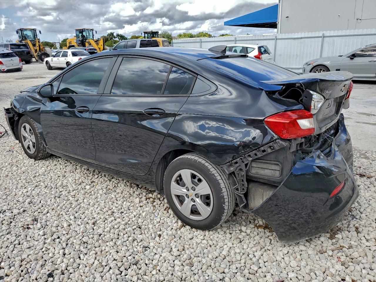 2017 CHEVROLET CRUZE LS photo 4