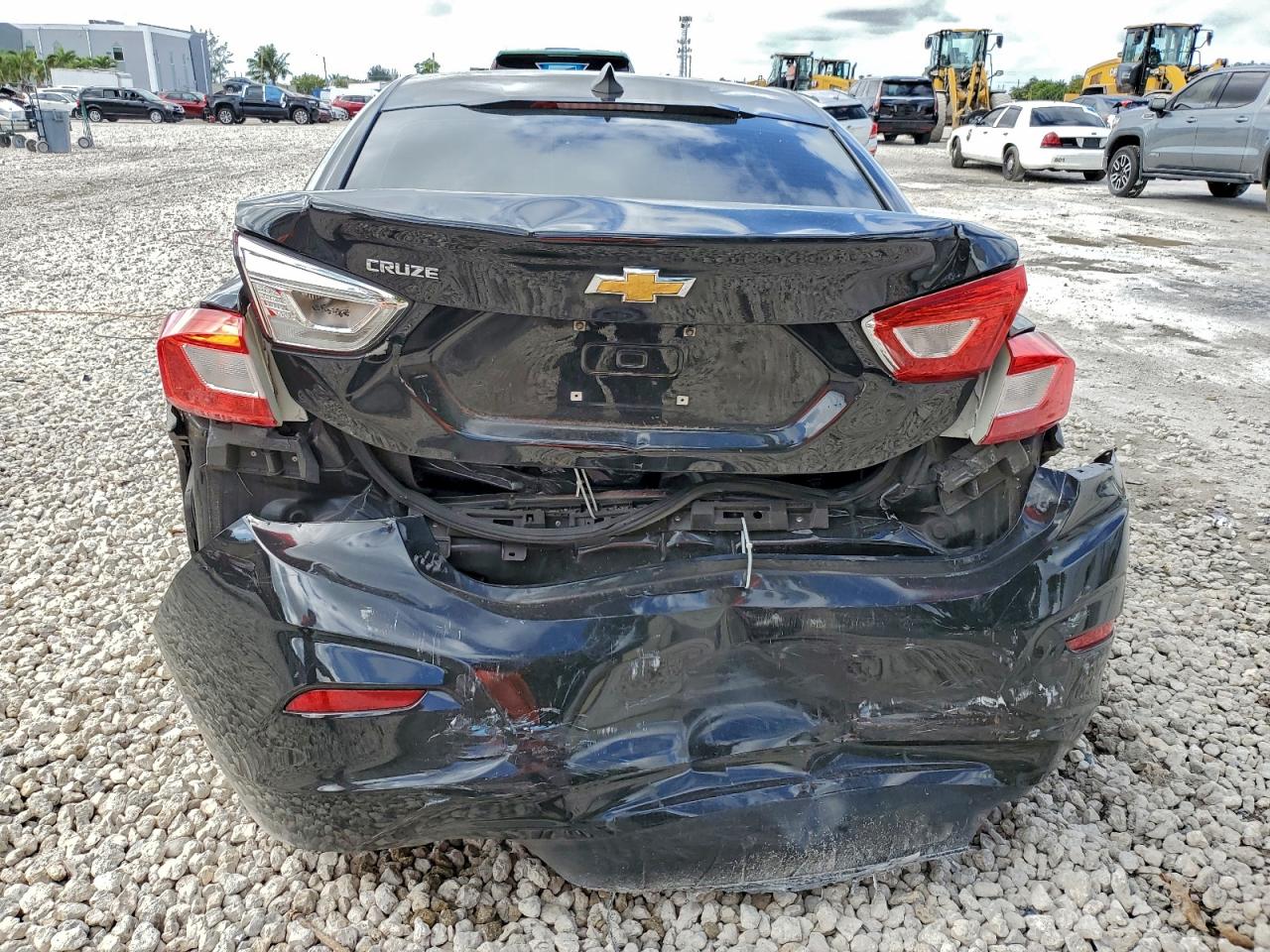2017 CHEVROLET CRUZE LS photo 16