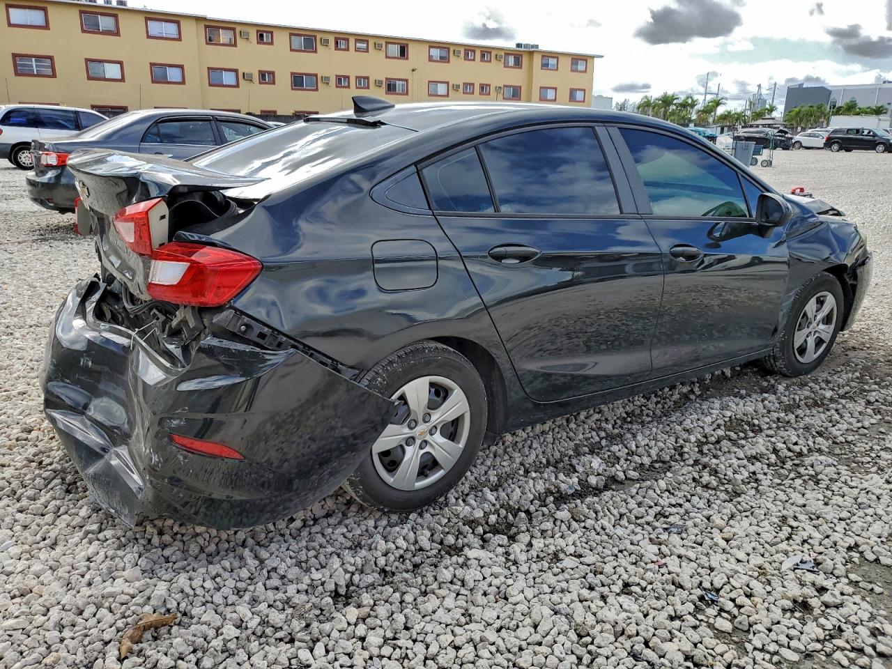 2017 CHEVROLET CRUZE LS photo 7