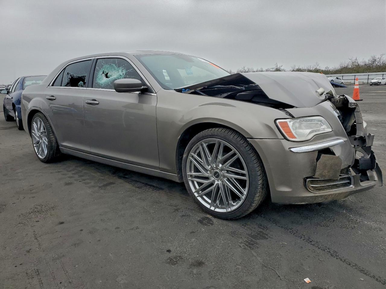 2014 CHRYSLER 300 photo 13
