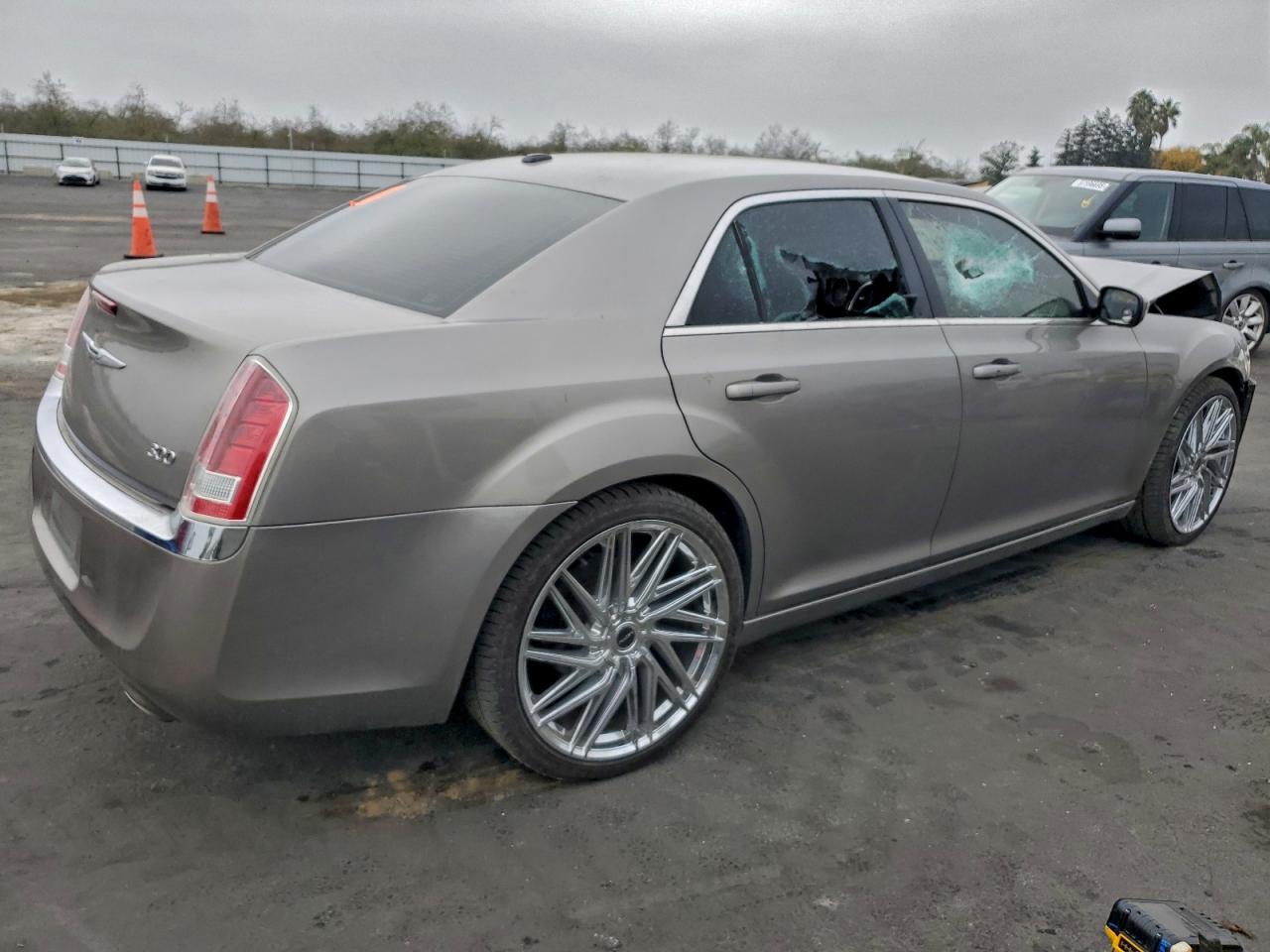 2014 CHRYSLER 300 photo 9