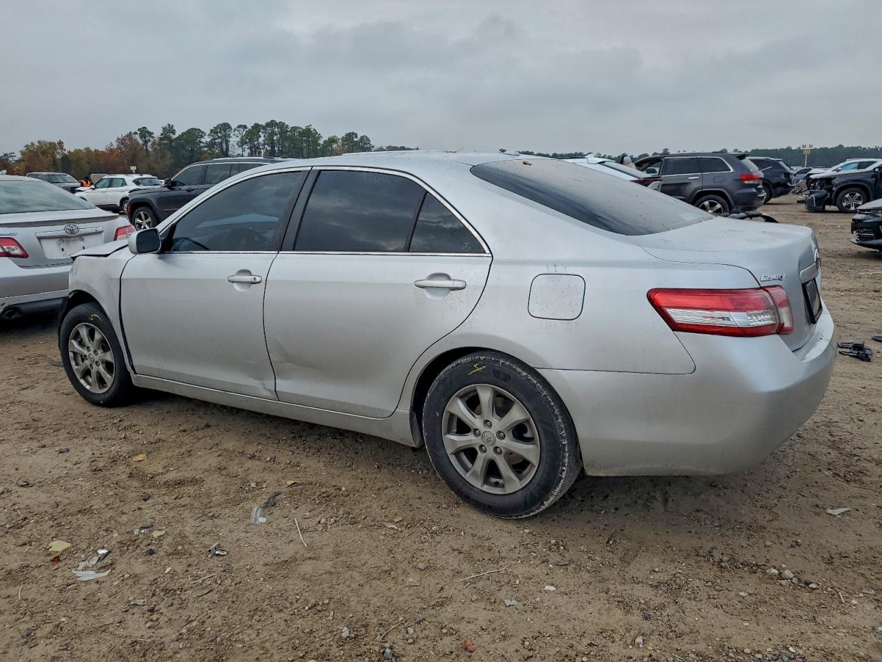 2011 TOYOTA CAMRY BASE photo 4