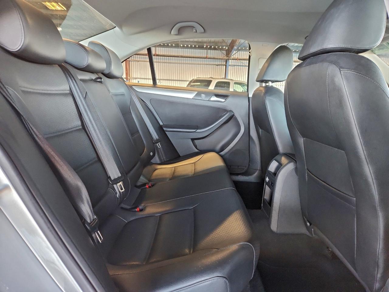 2013 VOLKSWAGEN JETTA SE photo 19