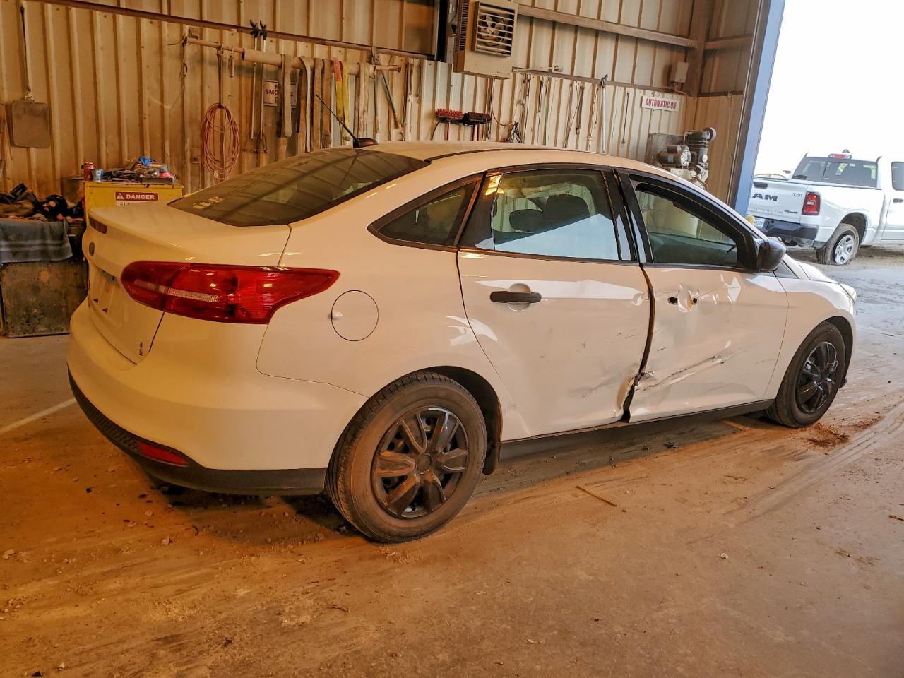2018 FORD FOCUS S photo 5