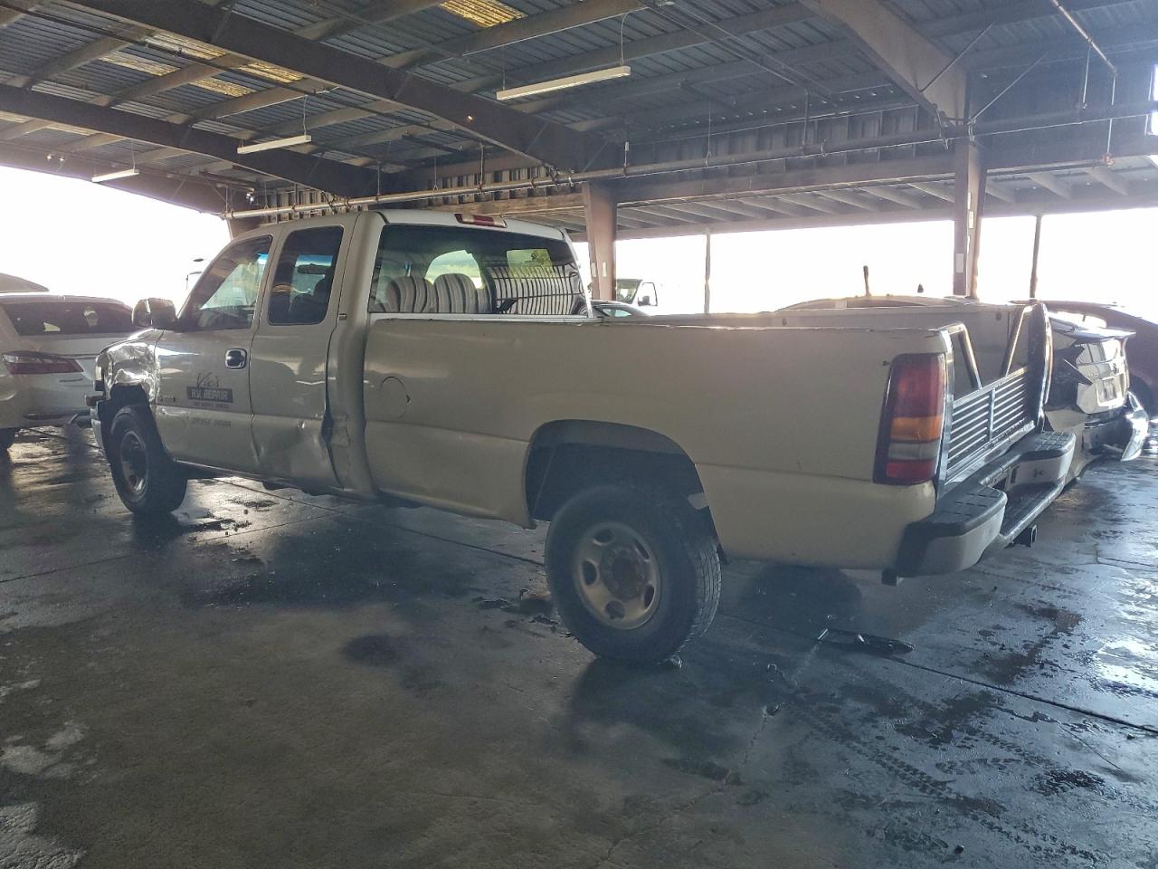 2000 CHEVROLET SILVERADO C2500 photo 2