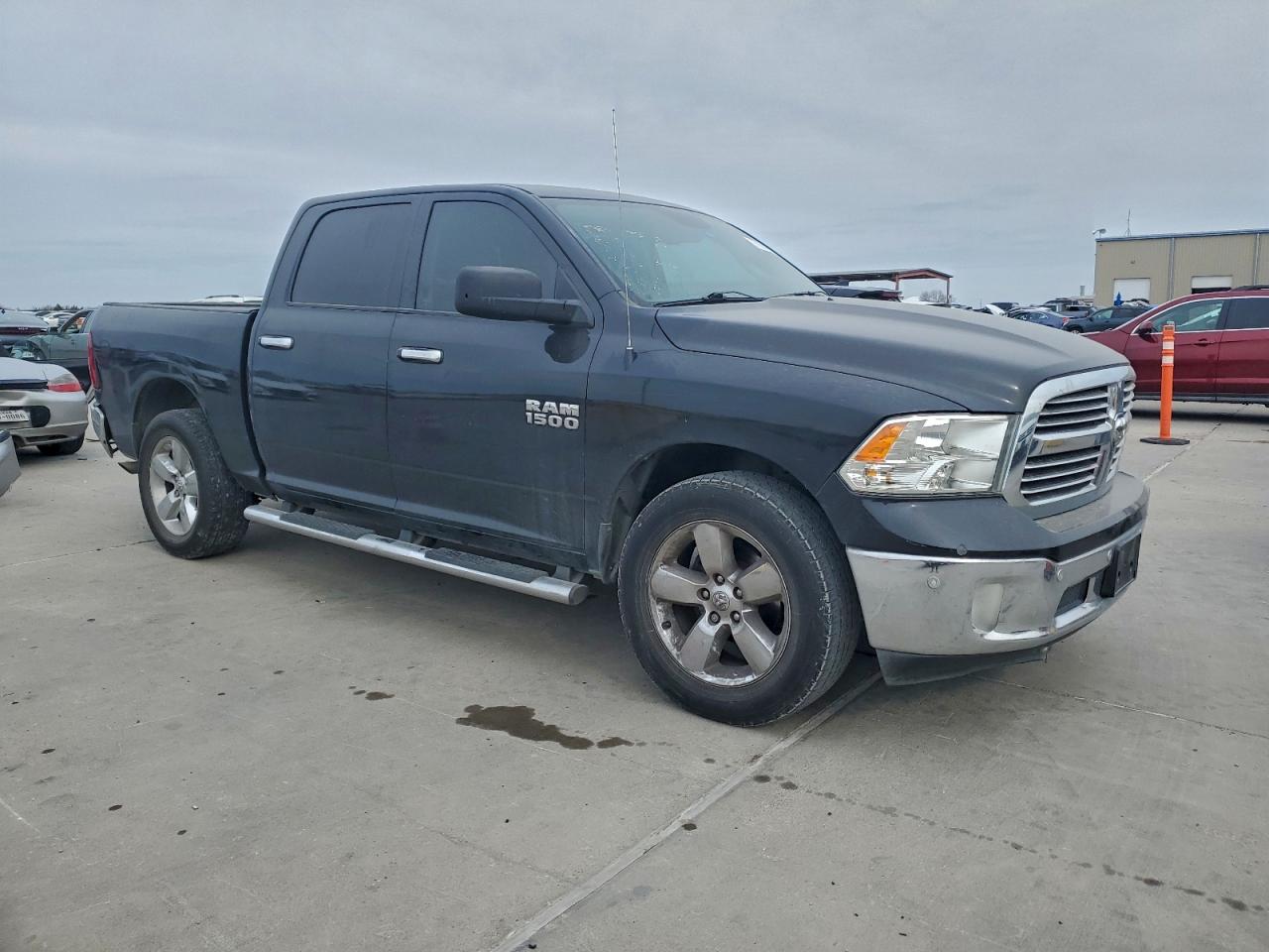 2016 RAM 1500 SLT photo 7