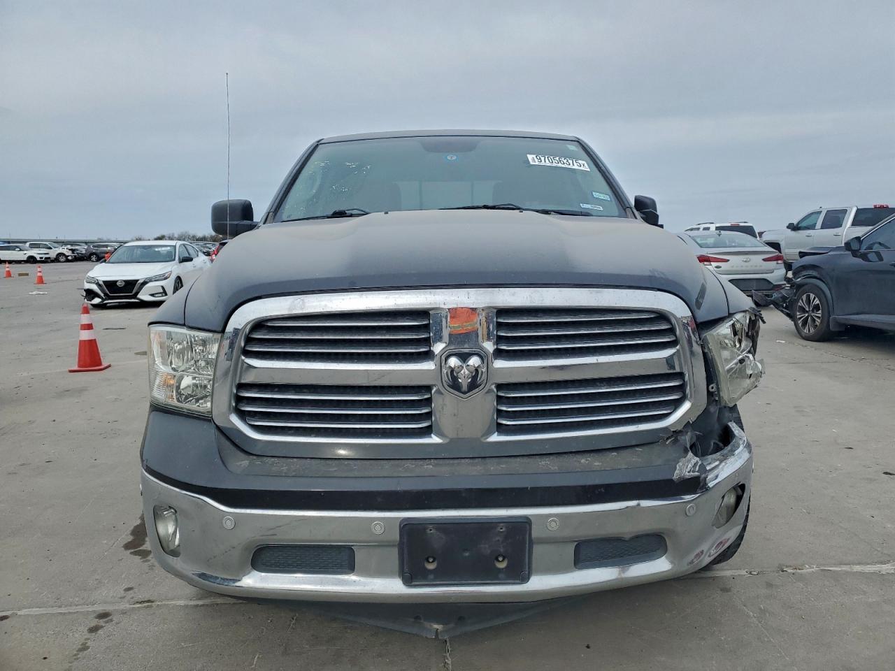 2016 RAM 1500 SLT photo 9