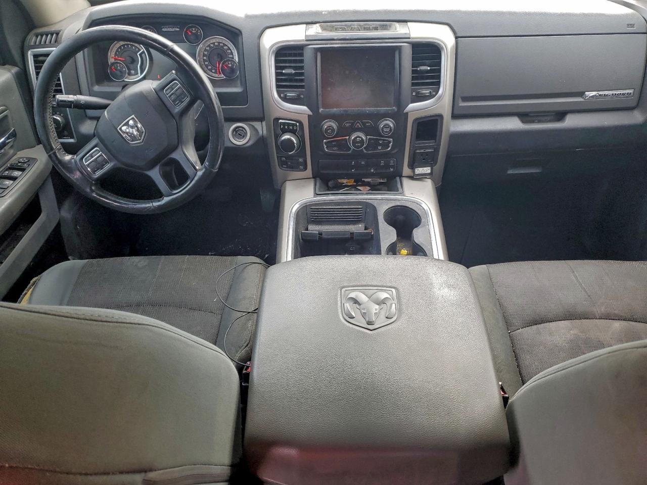 2016 RAM 1500 SLT photo 15
