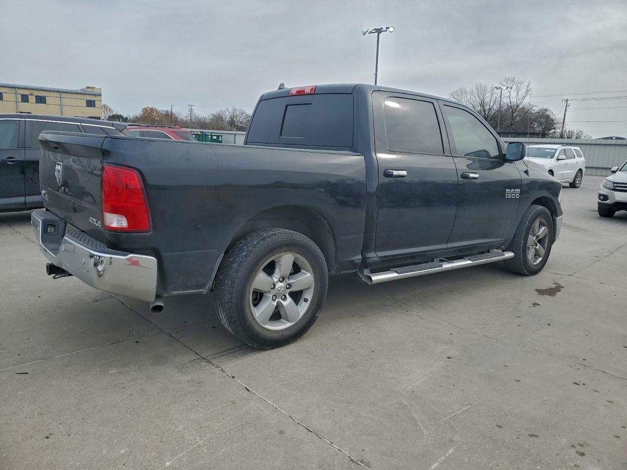 2016 RAM 1500 SLT photo 5