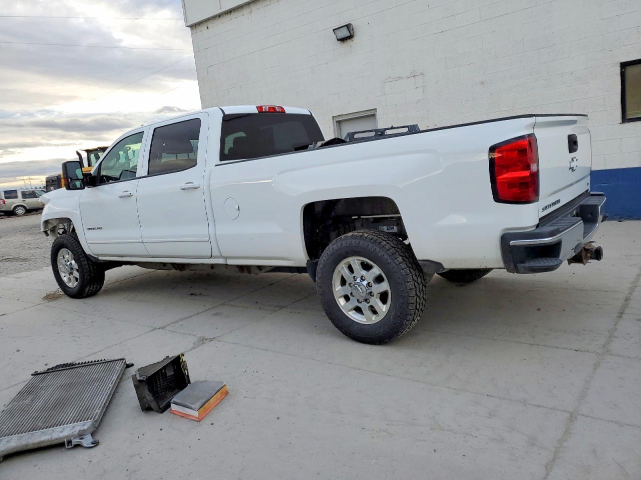 2015 CHEVROLET SILVERADO K3500 LT photo 3