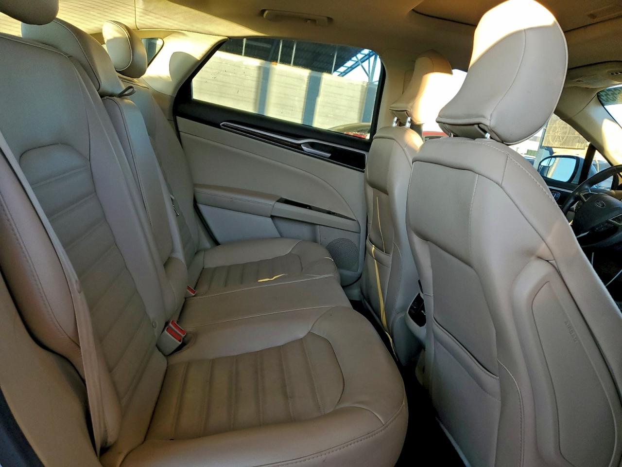 2016 FORD FUSION SE photo 19