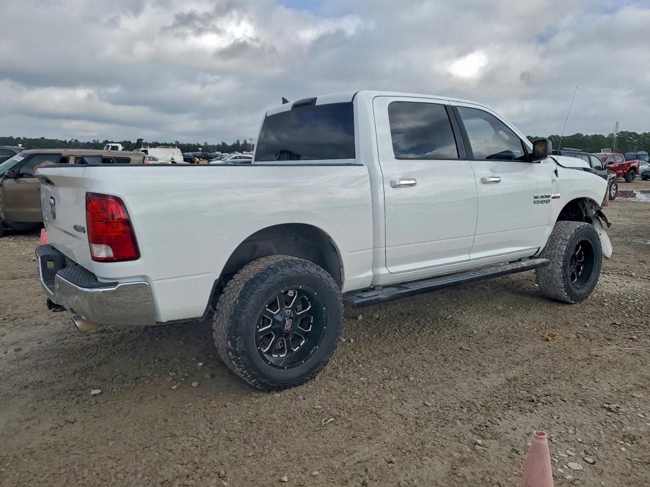 2015 RAM 1500 SLT photo 5