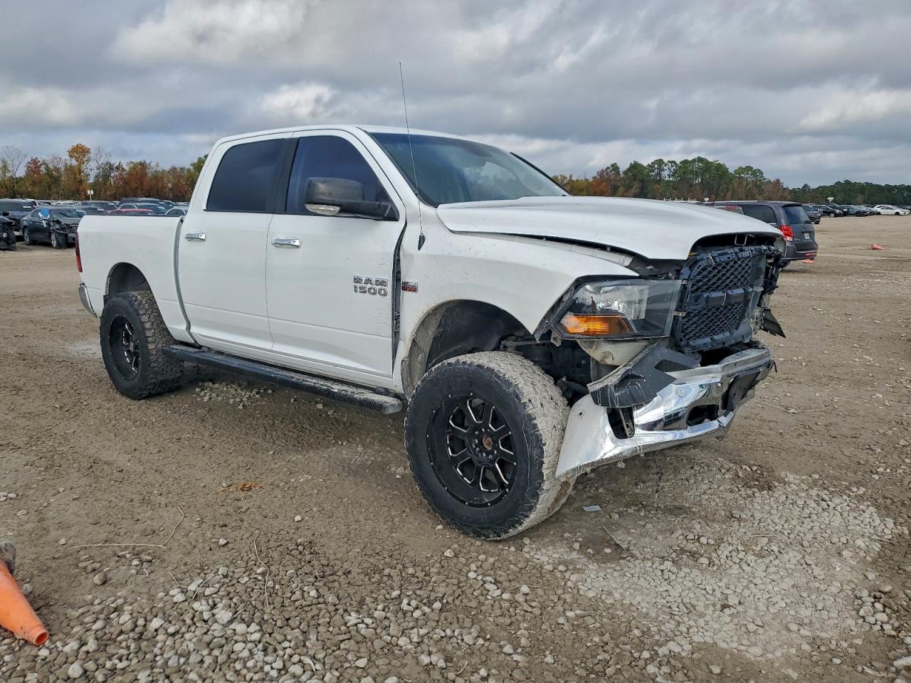 2015 RAM 1500 SLT photo 7