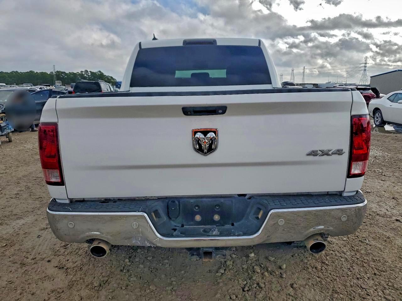 2015 RAM 1500 SLT photo 11