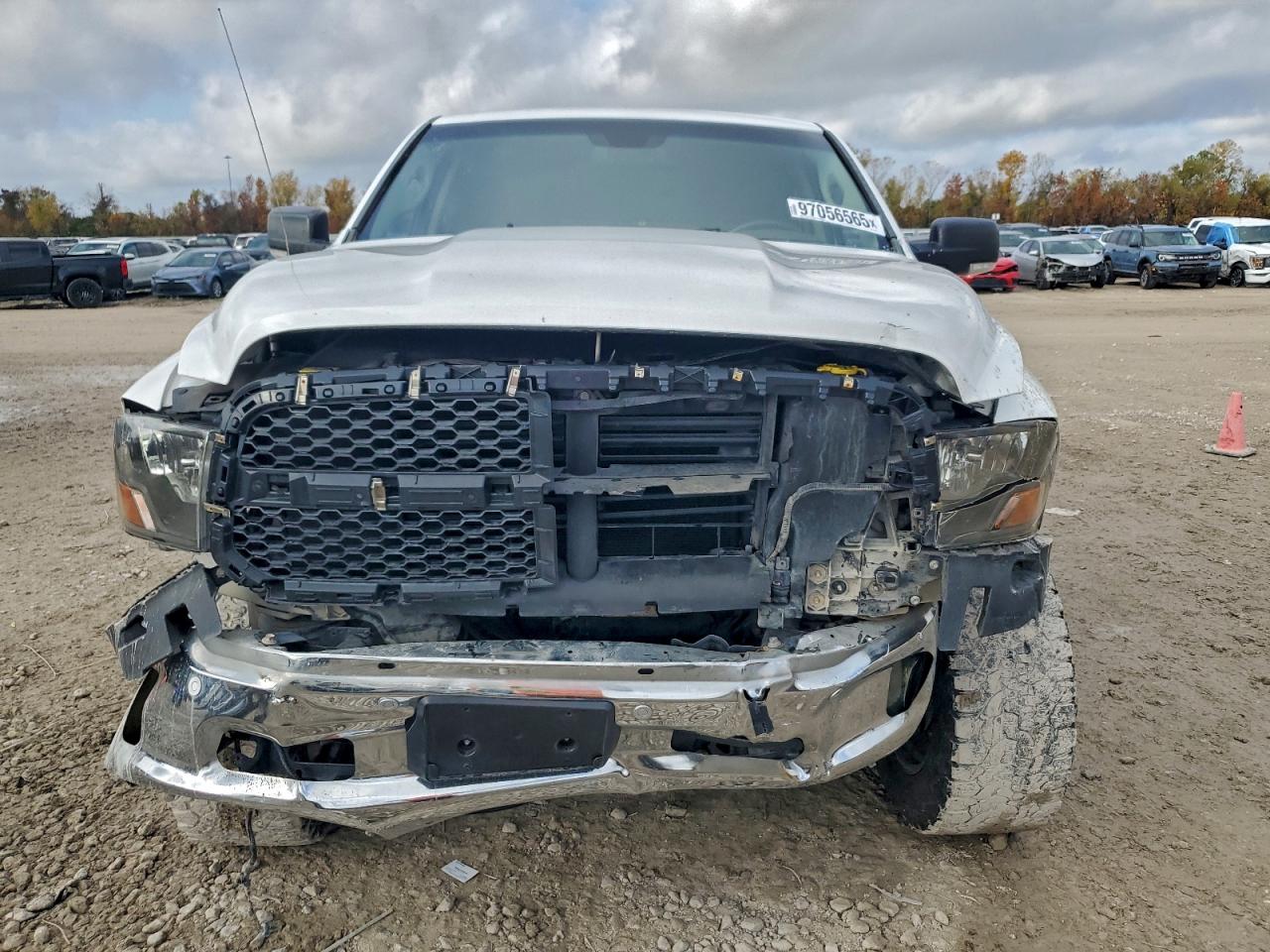 2015 RAM 1500 SLT photo 9