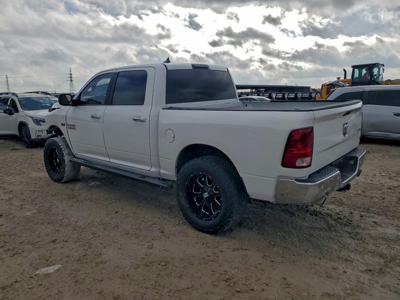 2015 RAM 1500 SLT photo 3