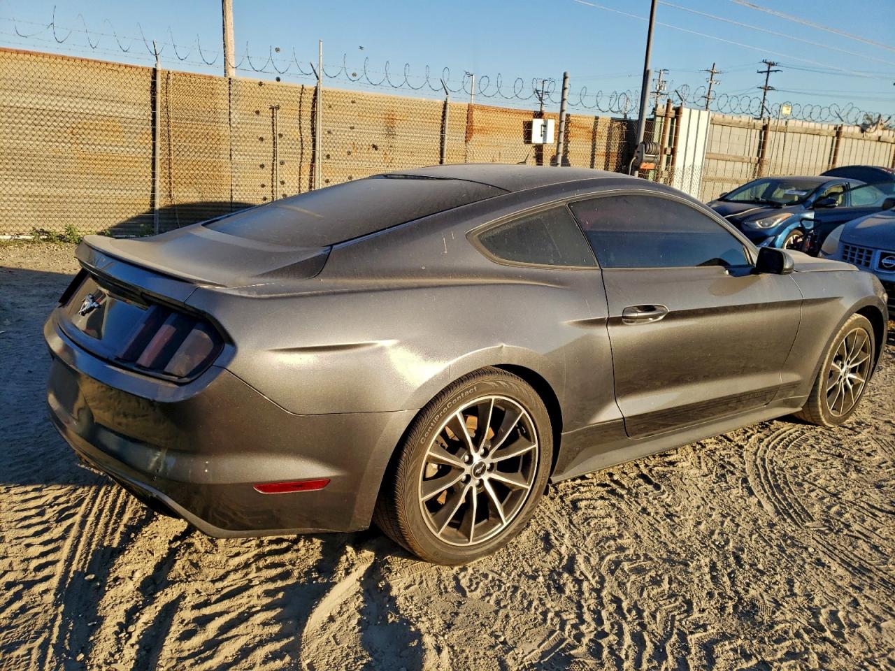 2015 FORD MUSTANG photo 3