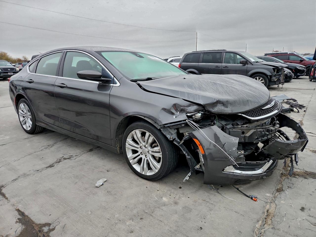 2016 CHRYSLER 200 LIMITED photo 4