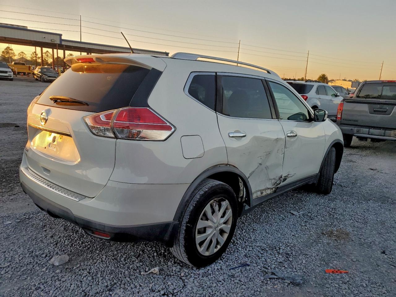 2016 NISSAN ROGUE S photo 3
