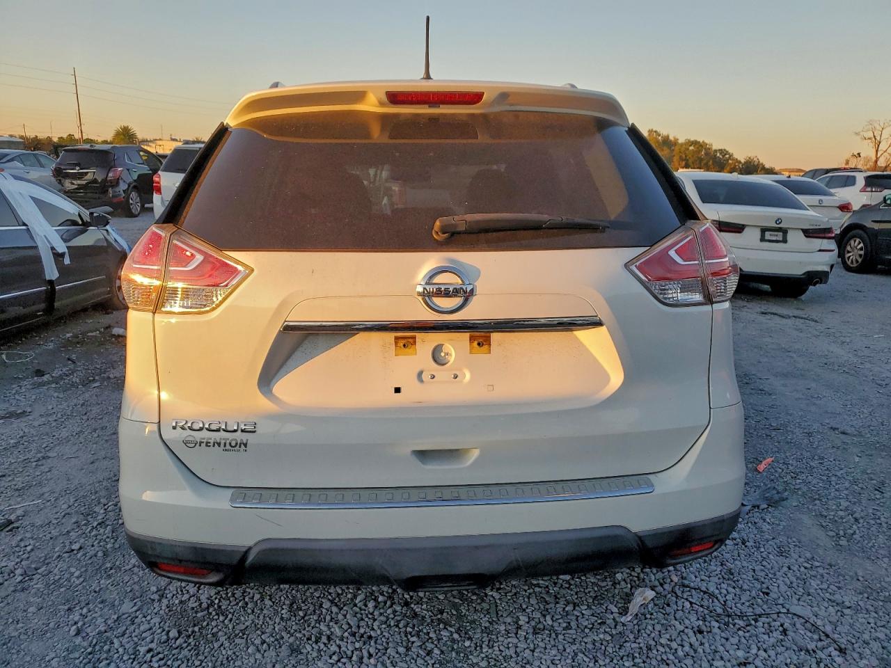 2016 NISSAN ROGUE S photo 6