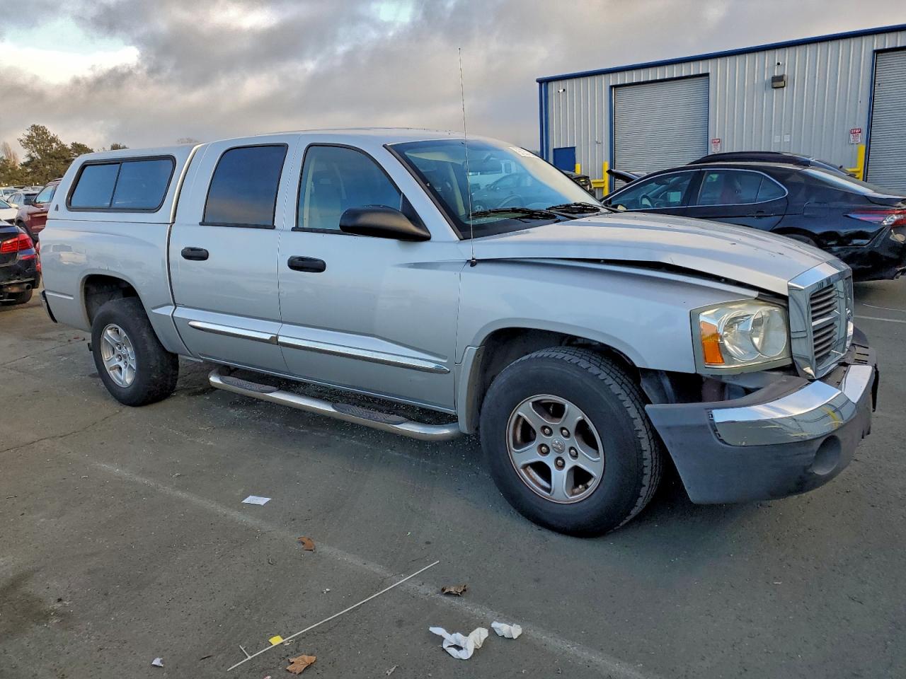 2005 DODGE DAKOTA QUAD SLT photo 4