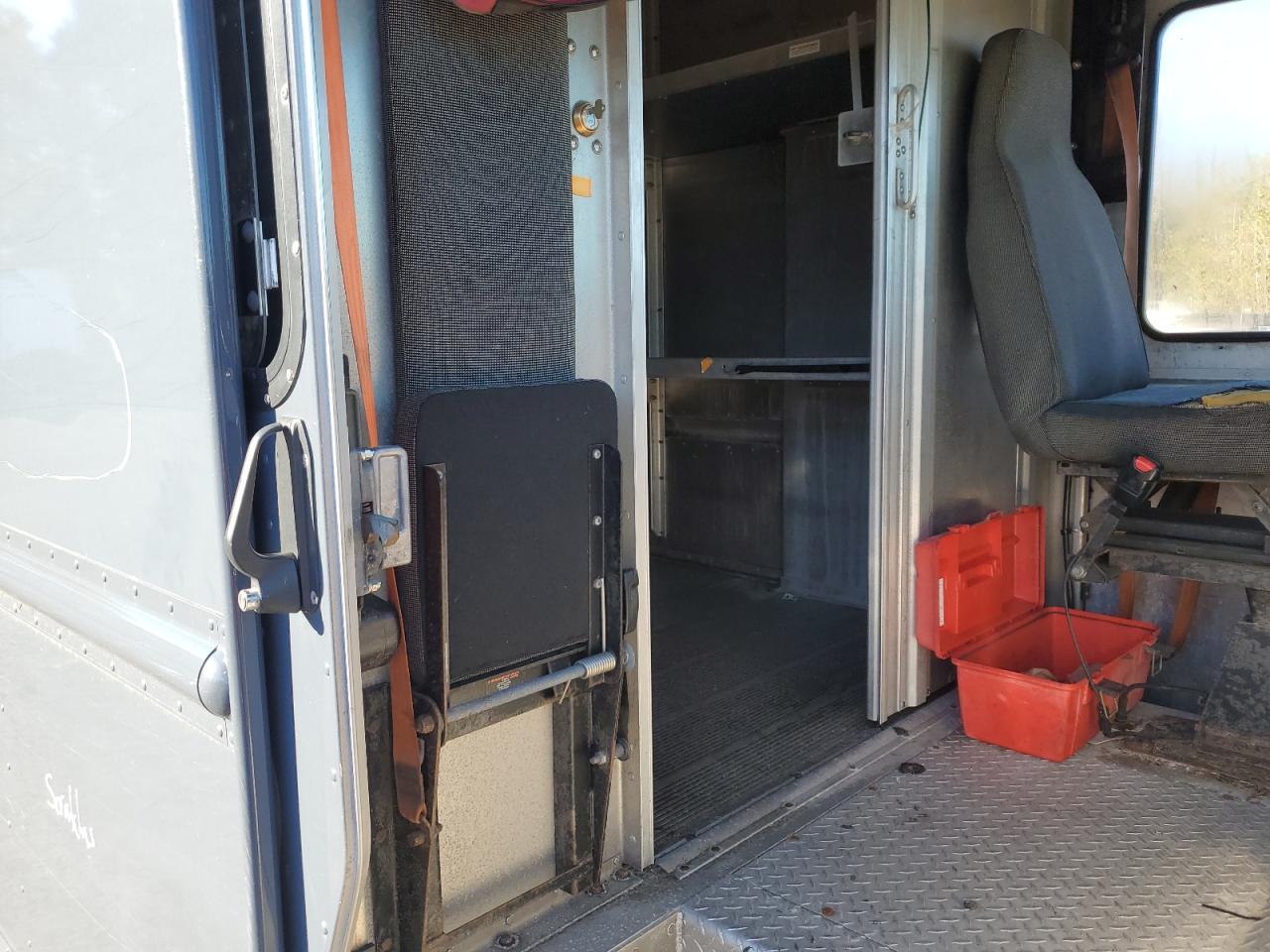 2021  CHASSIS M - DELIVERY TRUCK photo 31