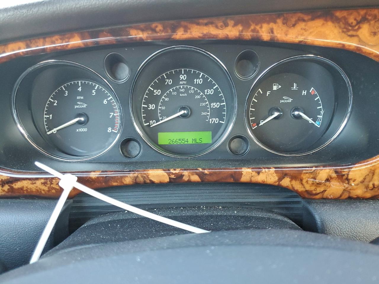 2005 JAGUAR XJ8 L photo 9