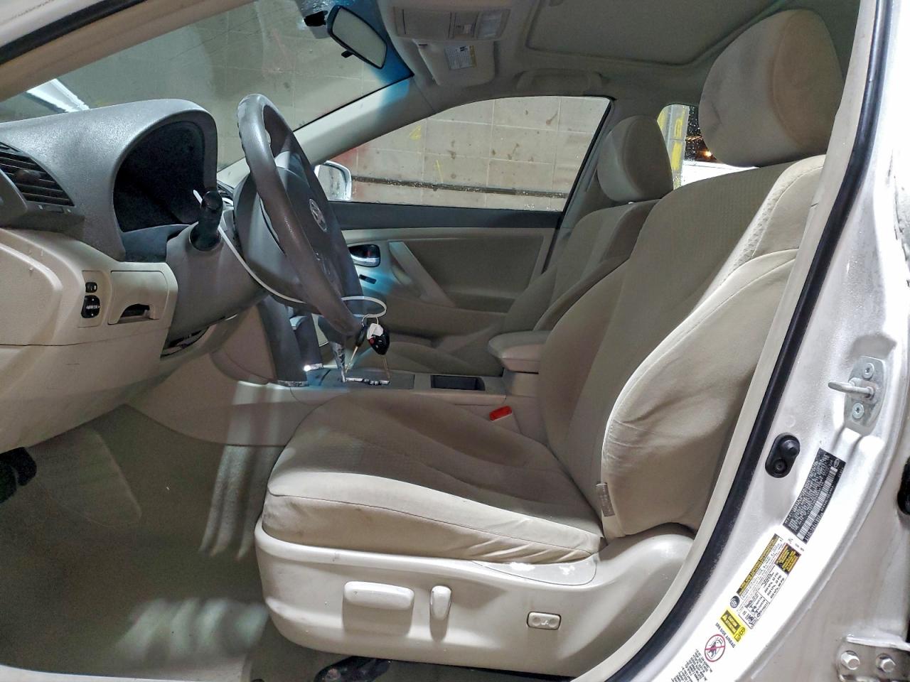2009 TOYOTA CAMRY photo 13