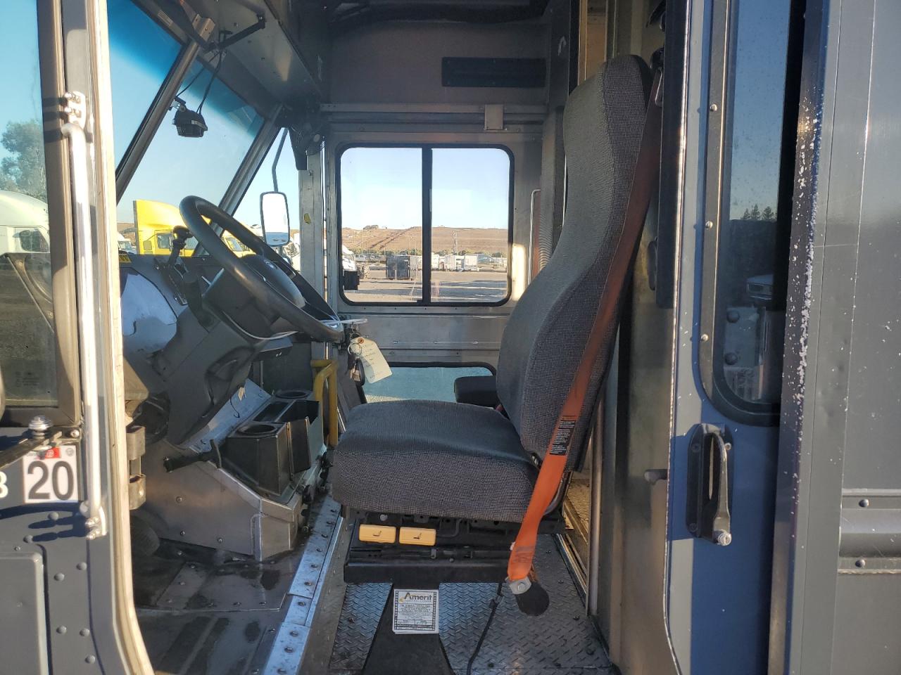 2020 FORD F59 - DELIVERY VAN photo 13