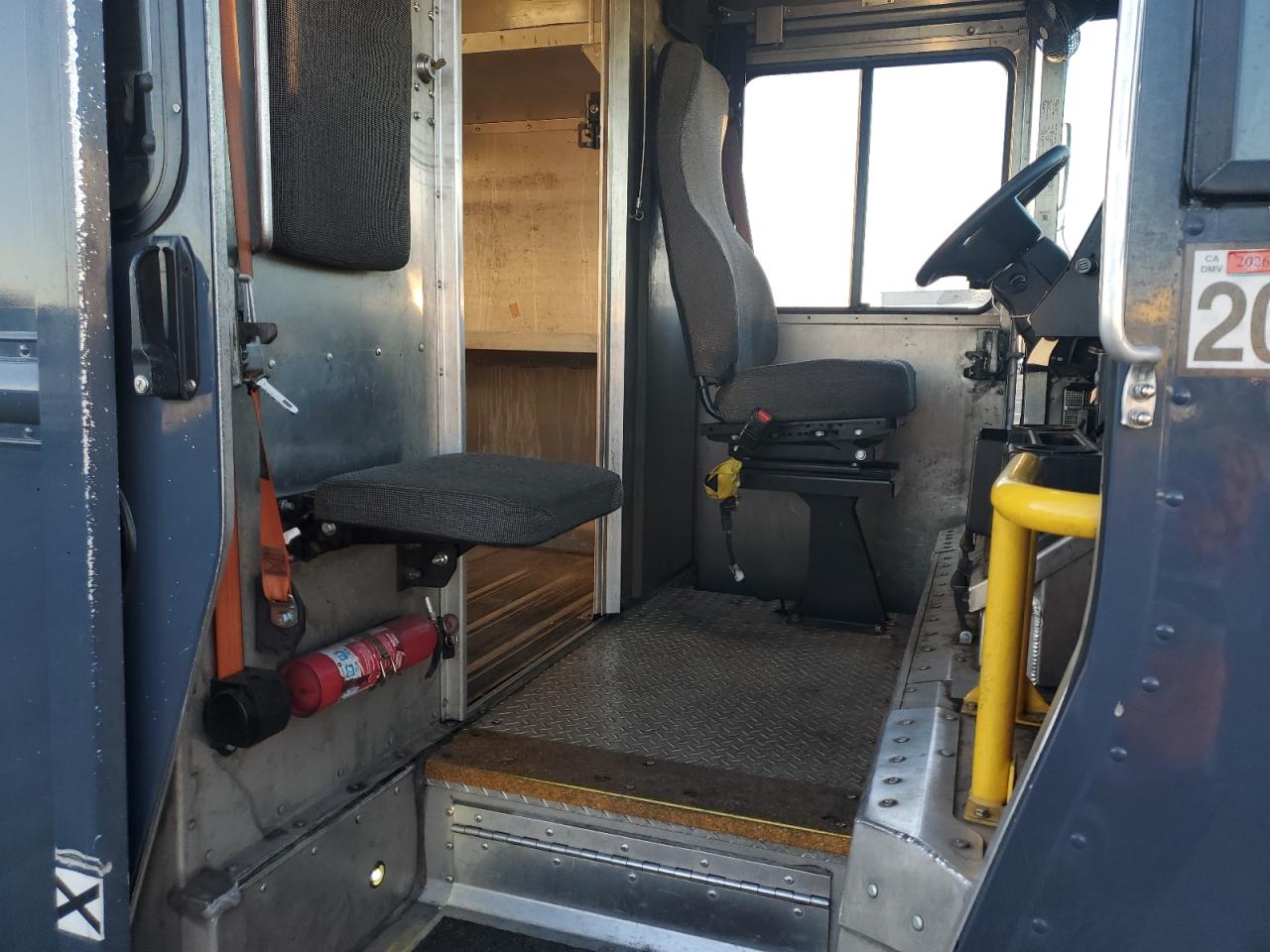 2020 FORD F59 - DELIVERY VAN photo 21