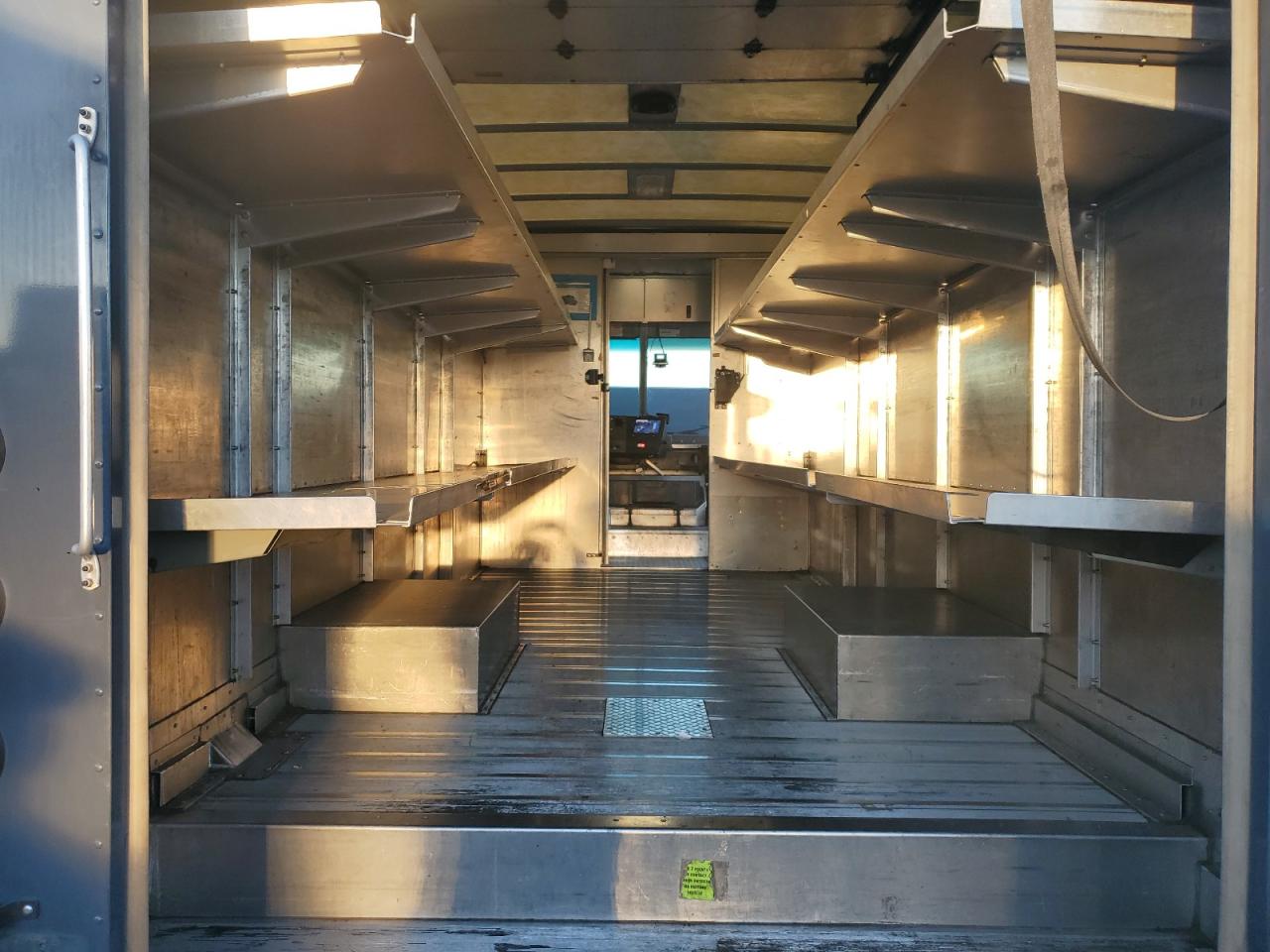 2020 FORD F59 - DELIVERY VAN photo 19