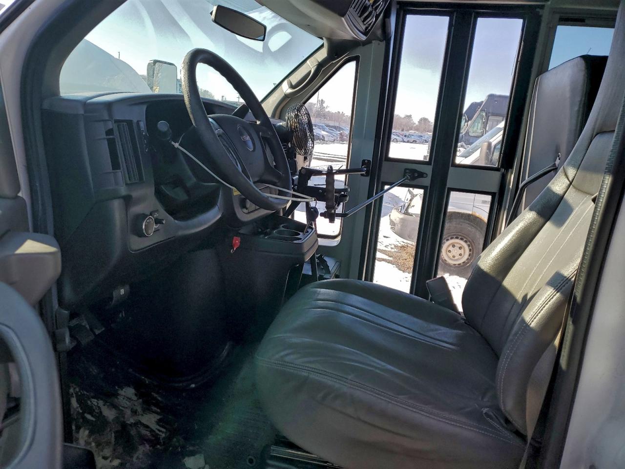 2013 GMC SAVANA SCHOOL BUS photo 13