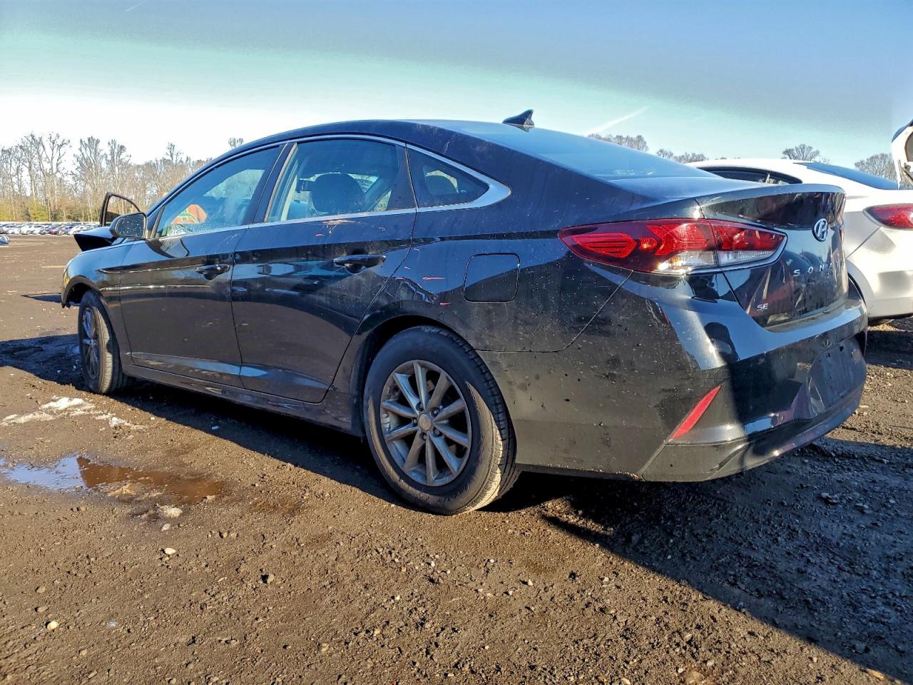 2018 HYUNDAI SONATA SE photo 2