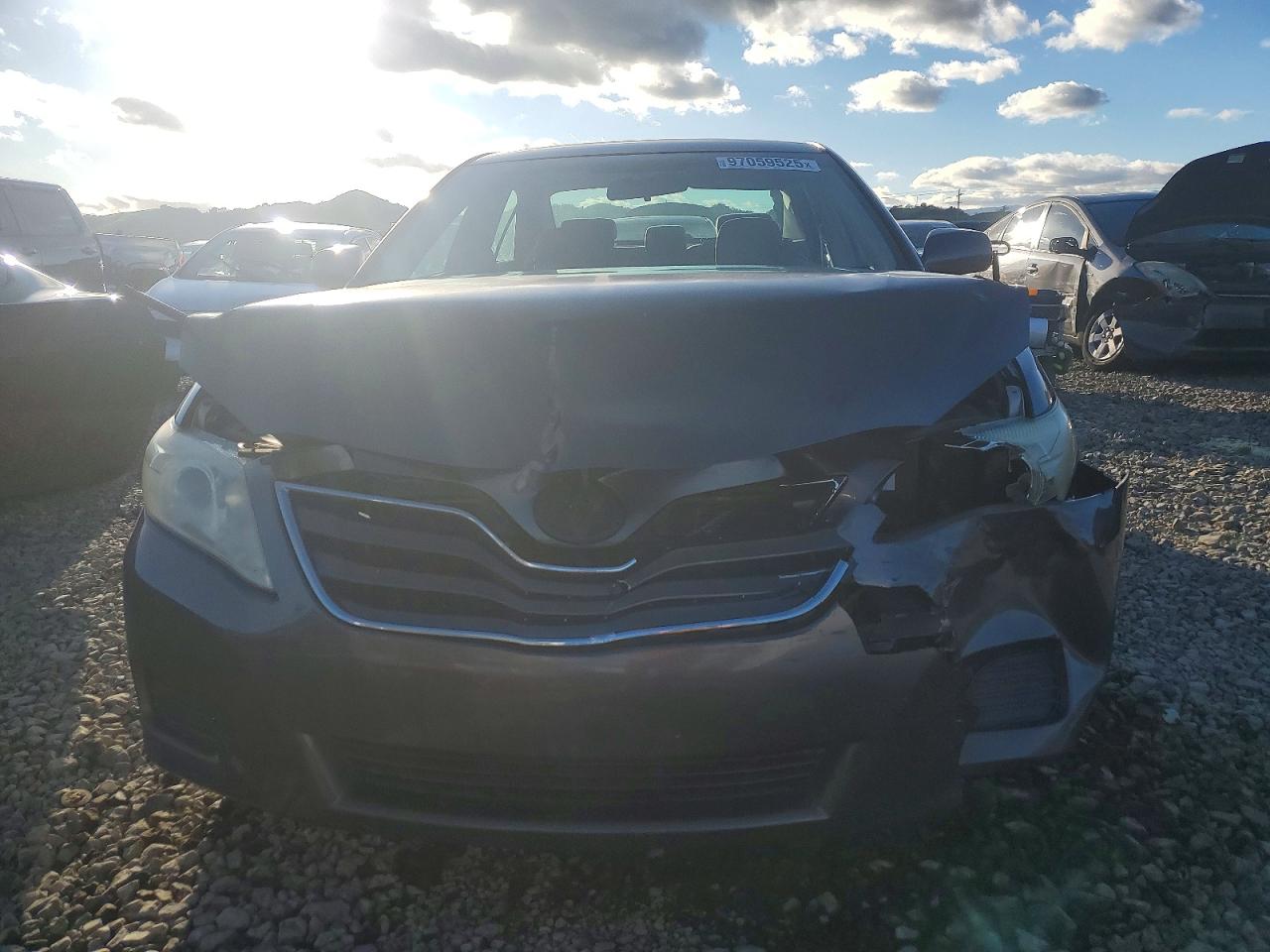 2011 TOYOTA CAMRY BASE photo 9