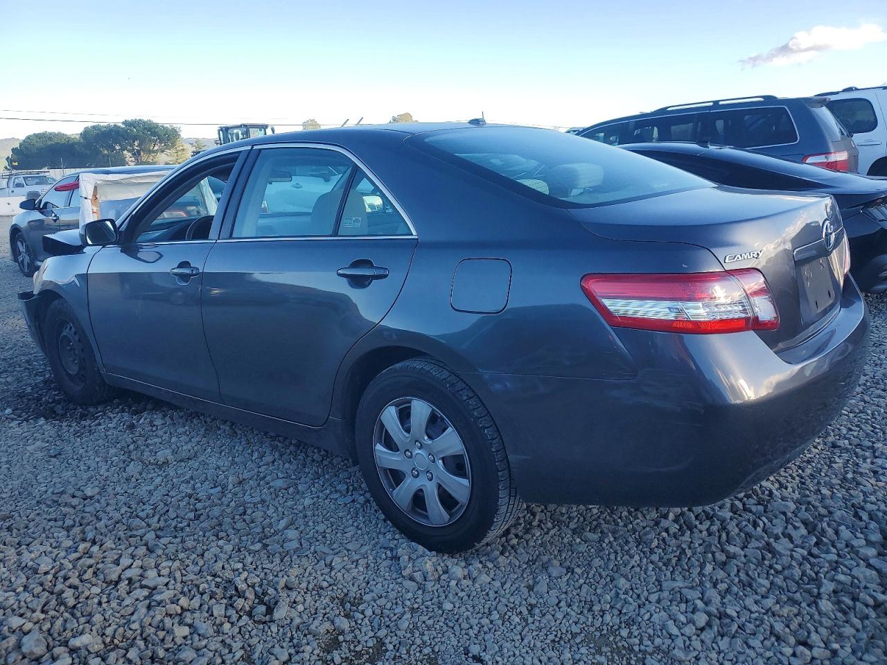 2011 TOYOTA CAMRY BASE photo 3