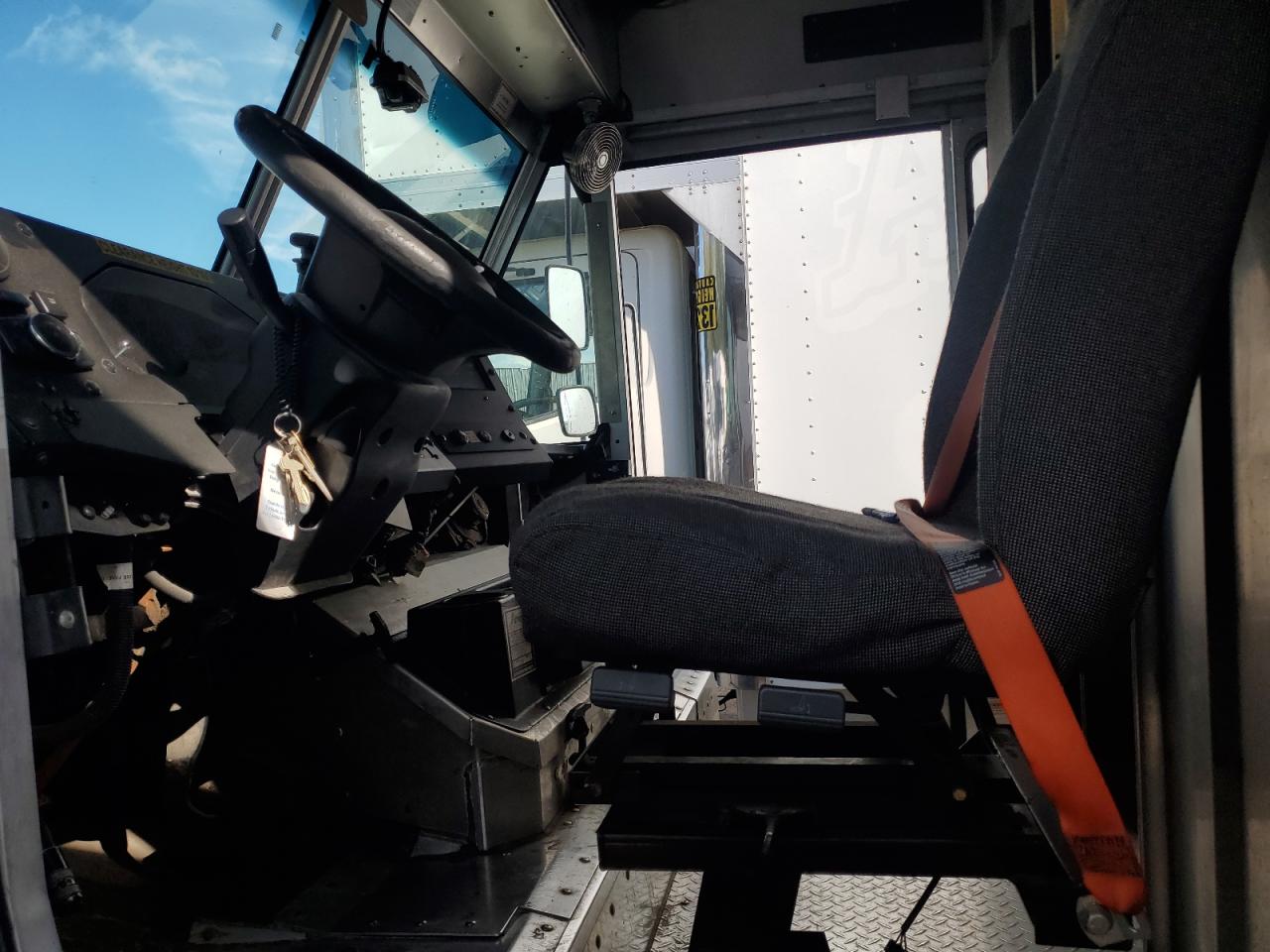2020 FORD F59 - DELIVERY VAN photo 7