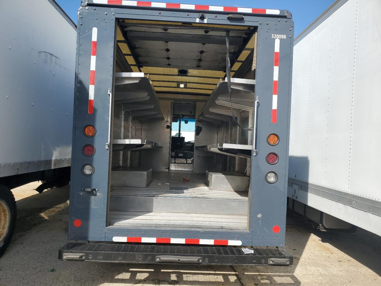 2020 FORD F59 - DELIVERY VAN photo 10