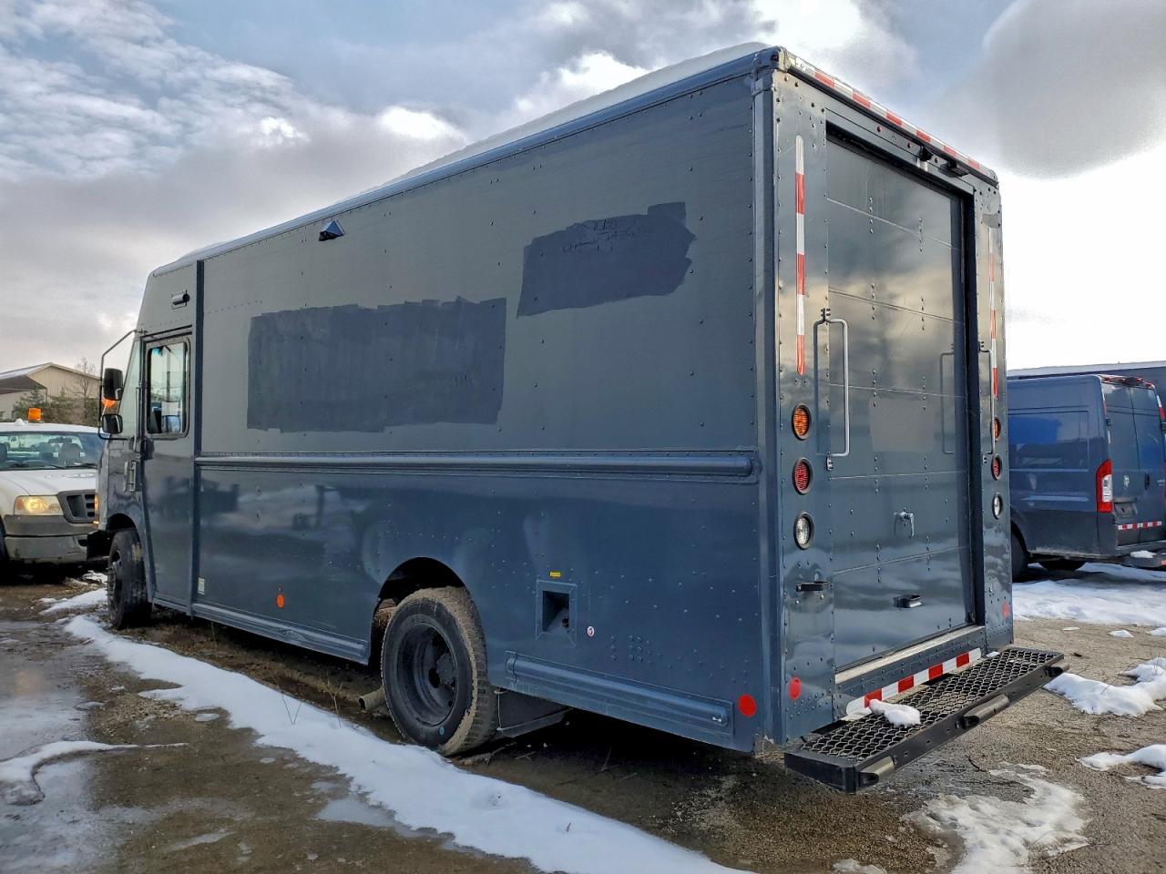 2020 FORD F59 - DELIVERY VAN photo 2