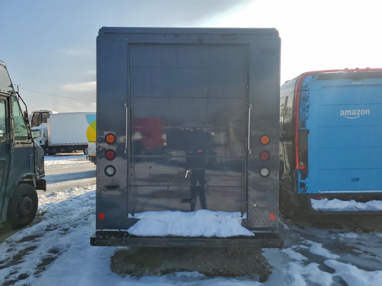 2019 FORD F59 - DELIVERY VAN photo 6