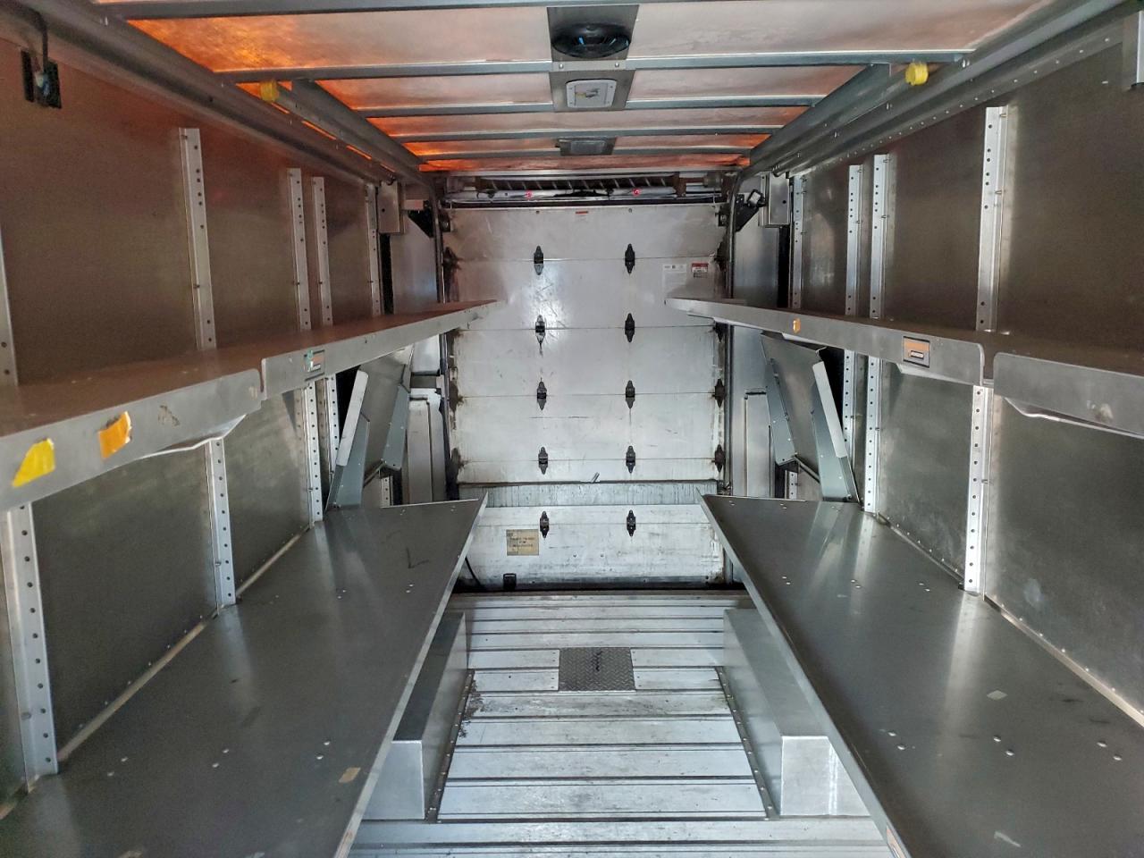 2019 FORD F59 - DELIVERY VAN photo 10