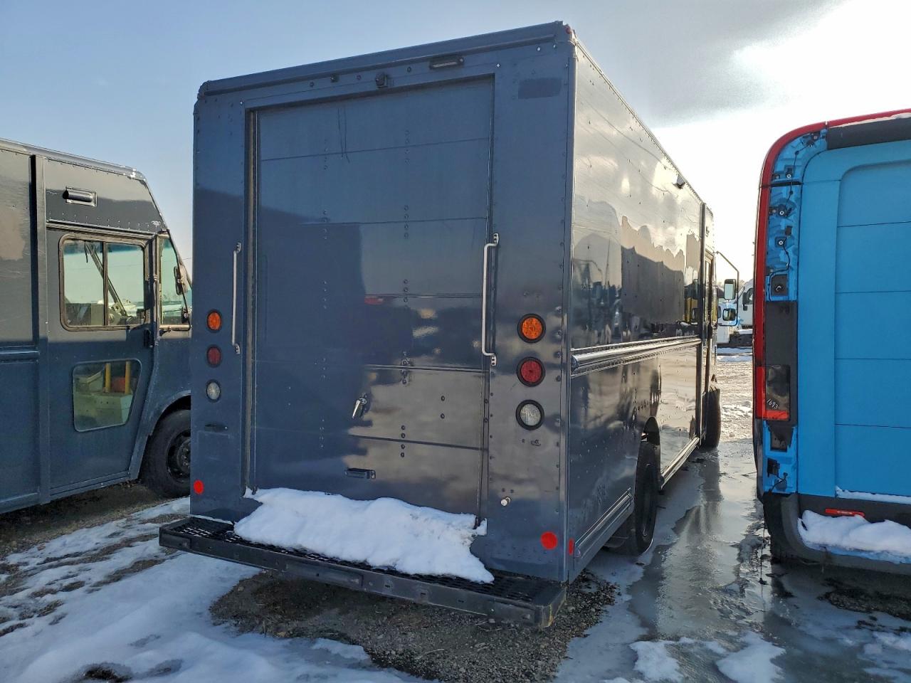 2019 FORD F59 - DELIVERY VAN photo 3