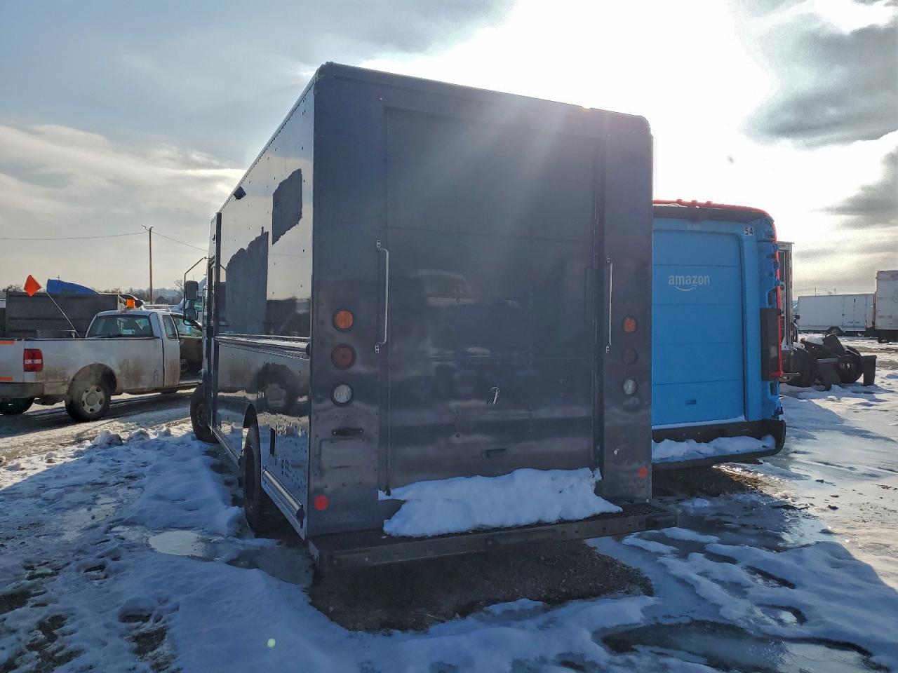 2019 FORD F59 - DELIVERY VAN photo 2