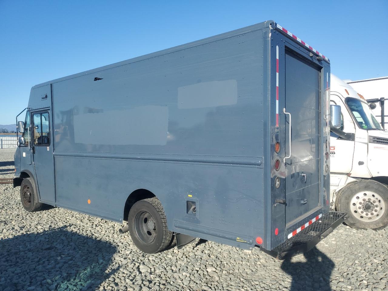 2021 FORD F59 - DELIVERY VAN photo 3