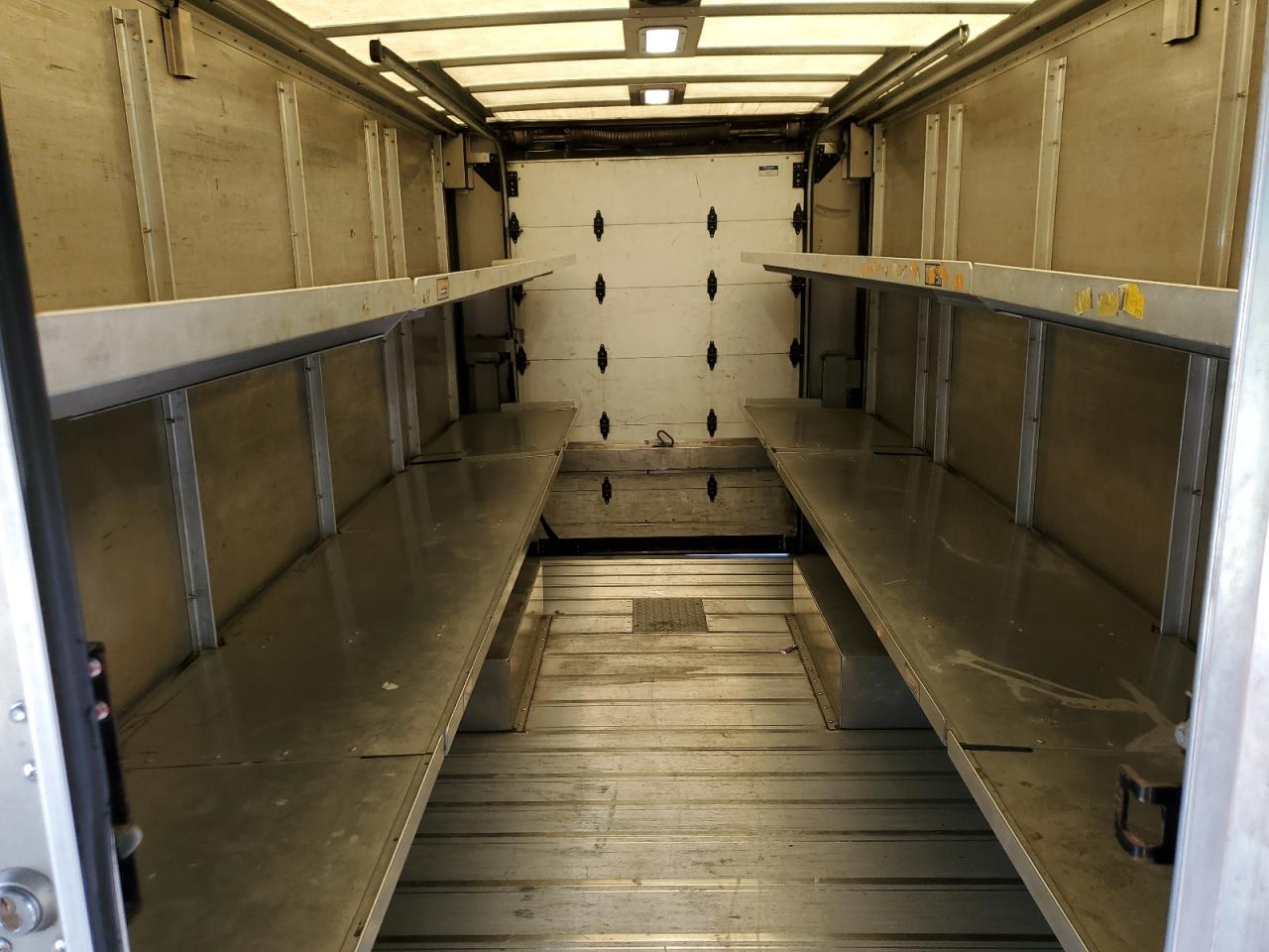 2020 FORD F59 - DELIVERY VAN photo 16