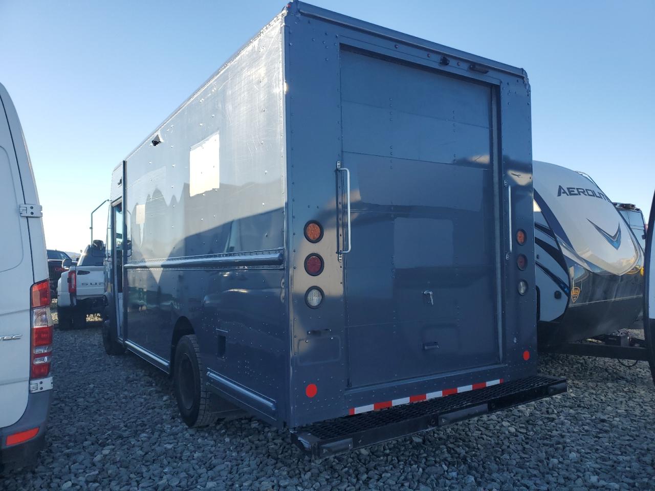 2021 FORD F59 - DELIVERY VAN photo 2