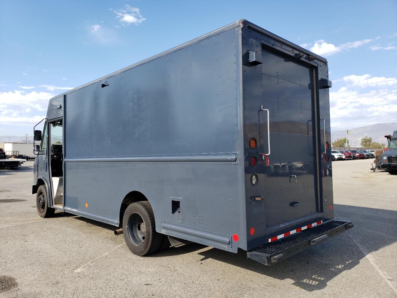 2020 FORD F59 *** STEP VAN *** photo 2