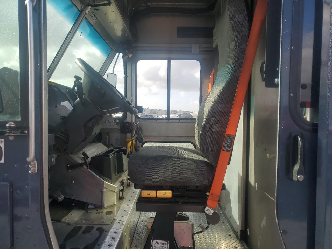2020 FORD F59 - DELIVERY VAN photo 7